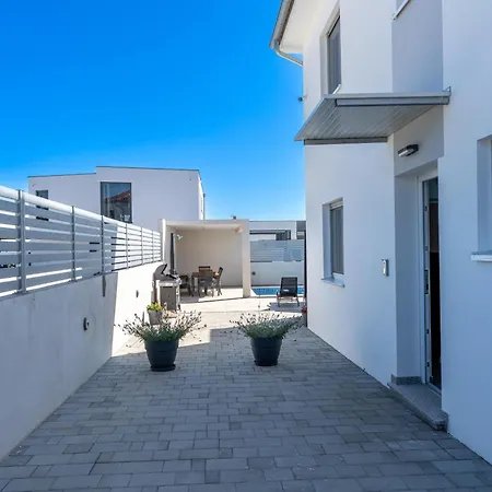 Ema And Ana * 풀라