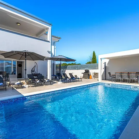 Willa Ema And Ana Pula