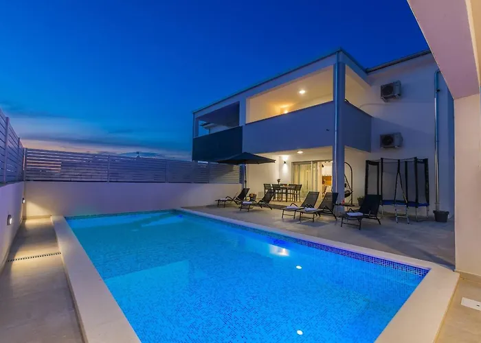 Ema And Ana Villa Pula